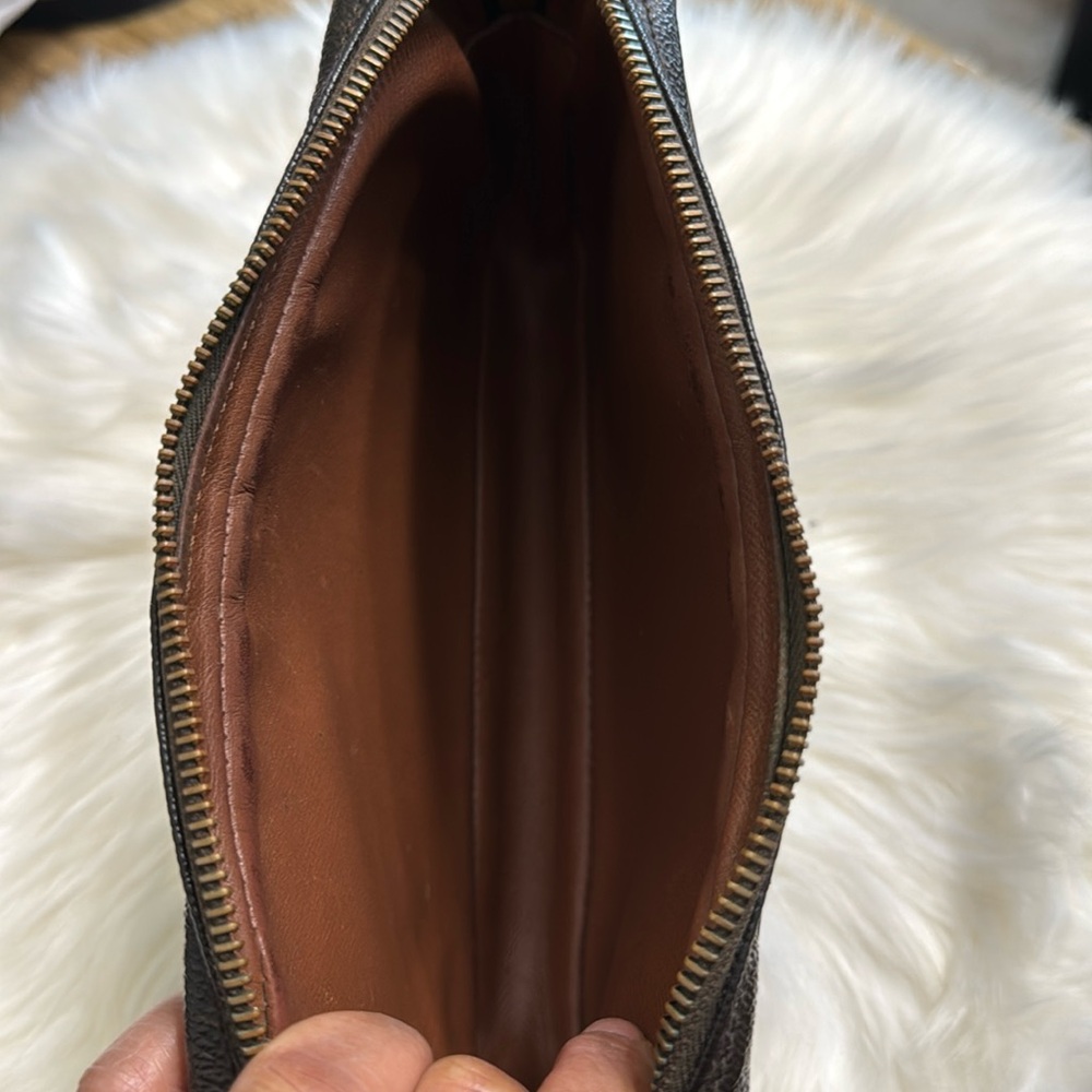 Louis Vuitton Pouch/Wristlet - Picture 3 of 7